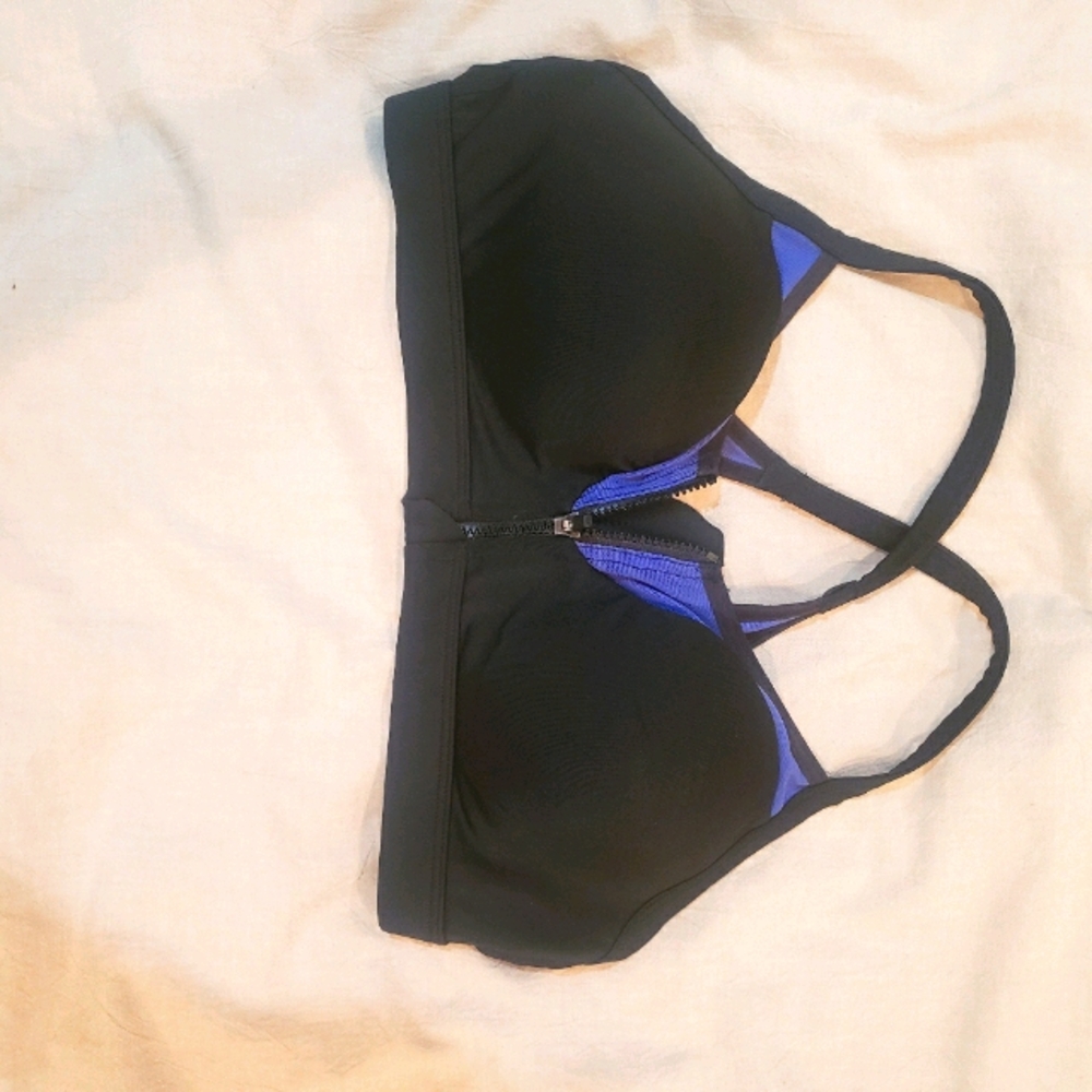 Sports bra